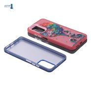 قاب طرح رنگین‌کمانی (دختر دوچرخه‌سوار) شیائومی Note 12S در کنار بامپر آبی رنگ آن که جداگانه نمایش داده شده است.